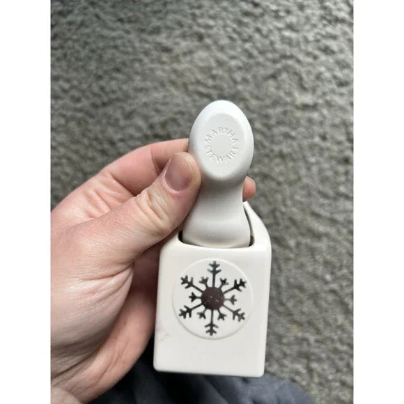 Martha Stewart ALPINE SNOWFLAKE Paper Punch - Picture 3 of 3